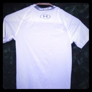 Under armour Boys white fitted tee L
